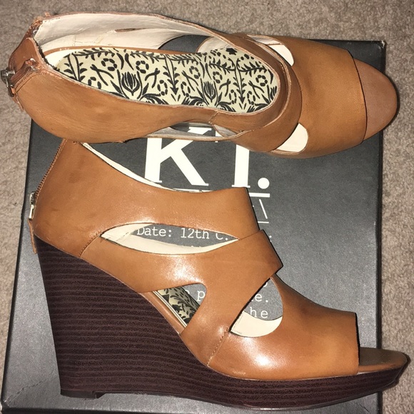 Women’s Shoes - Picture 2 of 5